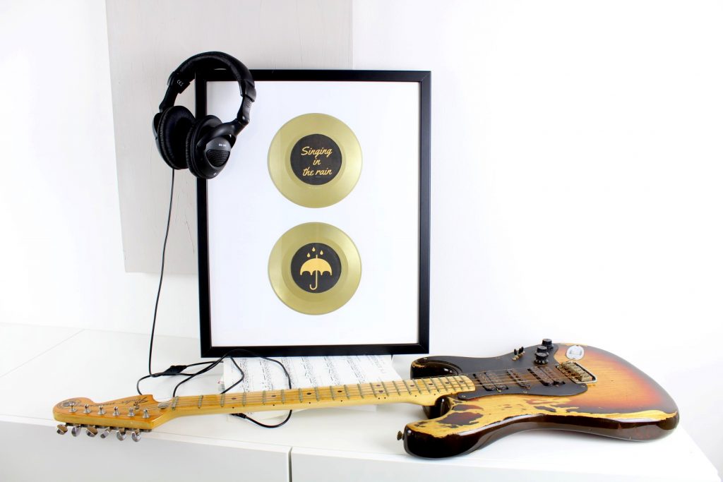 DIY: Alte Schallplatten gekonnt in Szene setzen als Deko oder Geschenk